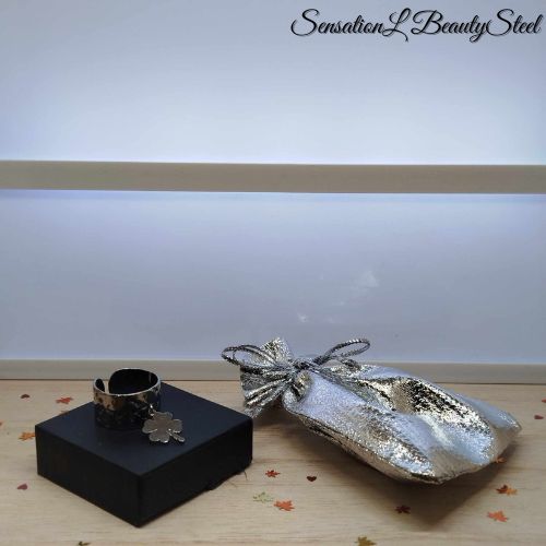 Détail du médaillon