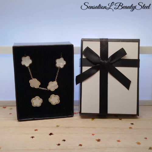 Parure Fleurs Blanches – Les Deux Pièces : Boucles d'Oreilles & Bracelet